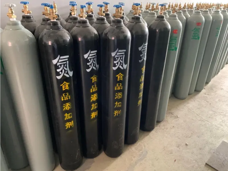 窒素発生装置 VS.窒素ボンベ